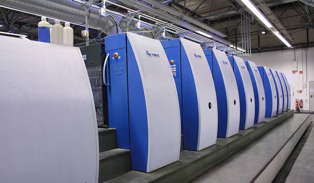 Lackwerk und Farbwerke einer Offset Druckmaschine