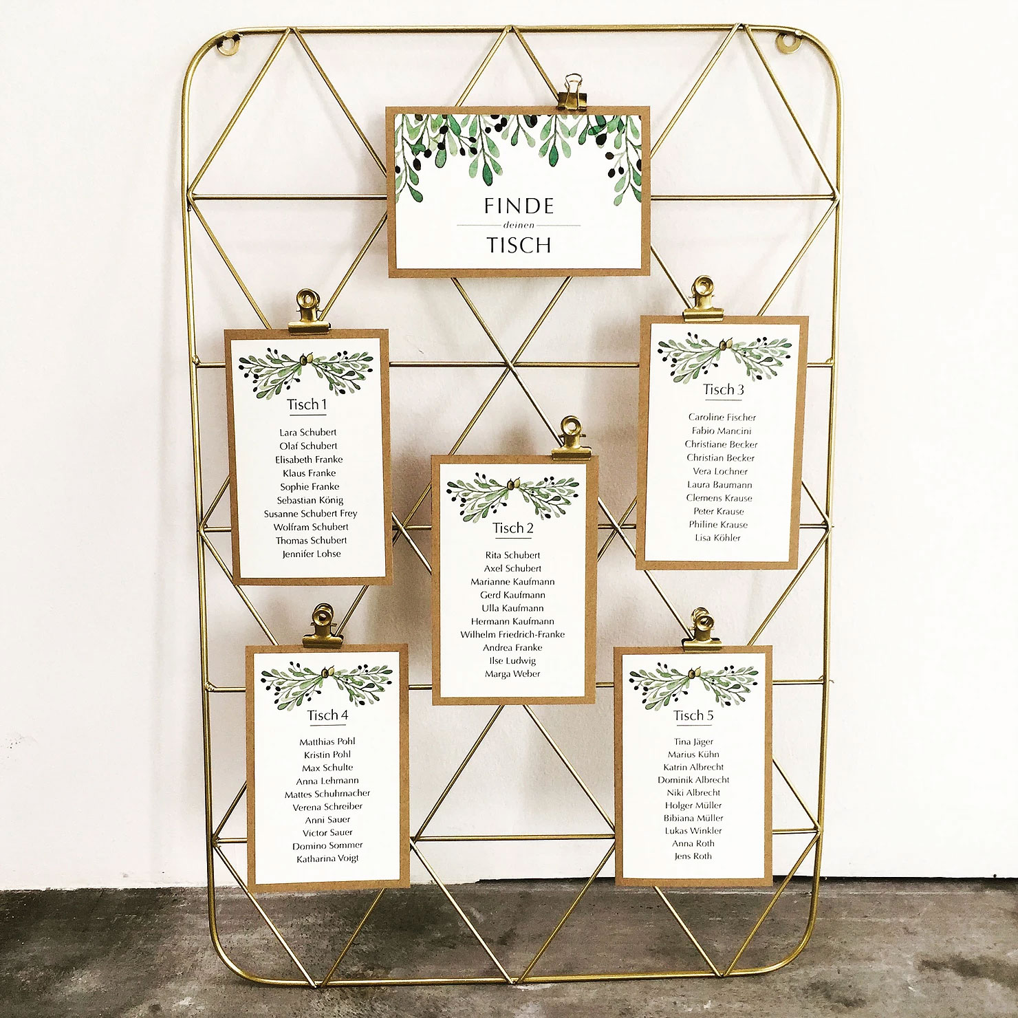 Weiß und gold Karten mit Tischplan und Tischnummern