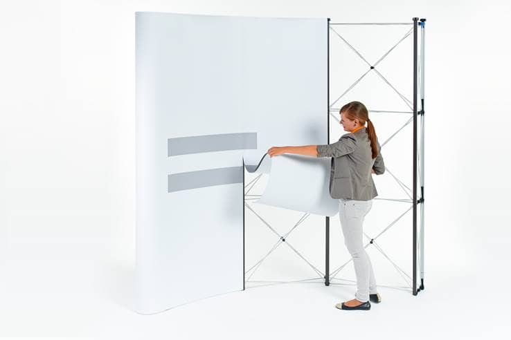 Werbetechnik – Aufbau einer PVC Messewand
