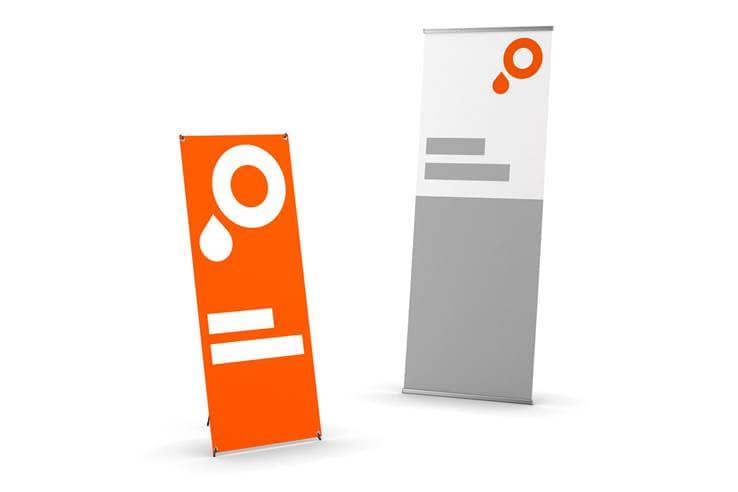 Werbetechnik – Gruppenbild des X  und L Banners