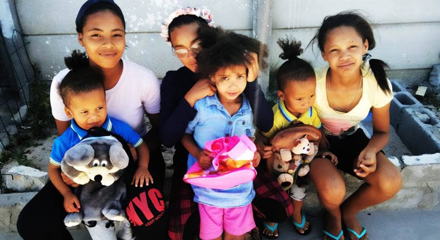 Kinder mit Spielzeug